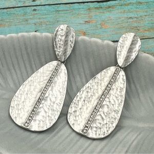🌼 Hammered Silver Tone Rhinestone Drop Post Dangle Earrings
